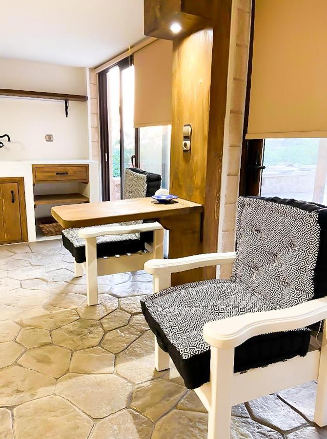 Pistachio Guesthouse, Παραδοσιακός Ξενώνας Vathi  Ngoại thất bức ảnh
